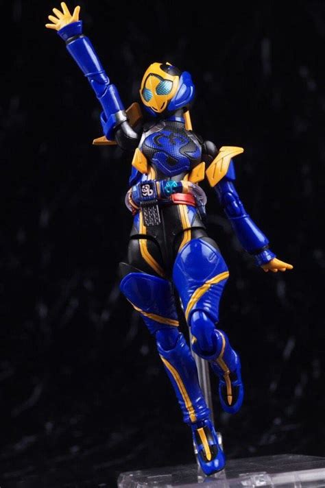 S H Figuarts Kamen Rider Jeanne Cobra Genome Lovekov Kujaku Genome