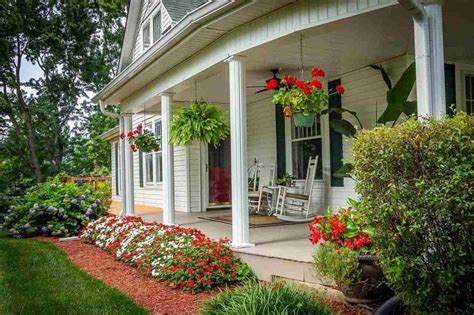 Front Porch Decorating Ideas With Plants For More Welcoming Space