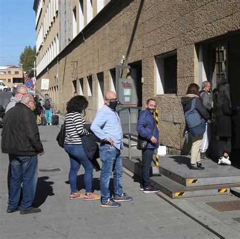 Bus File Per Biglietti E Abbonamenti Dopo Il Ritiro Dalle Rivendite