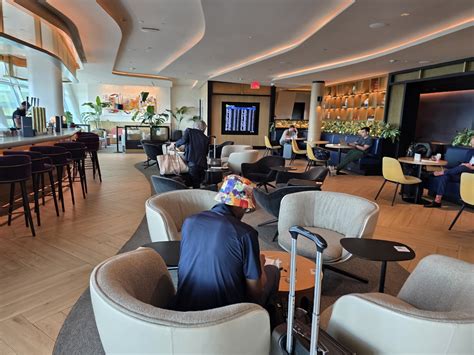 JFK’s Chase Sapphire Lounge Is Half the Size of Amex—And Etihad’s