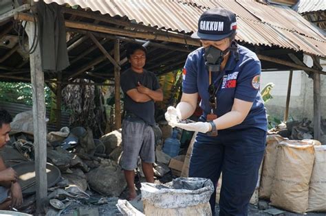 Tim Gakkum Klhk Tindak Pembakaran Limbah B Di Tangerang Sindo Jatim