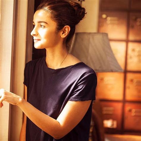 What Went On To Make Alia Bhatts Costumes At Dear Zindagi • Sassy