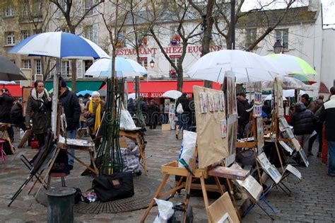 Montmartre, Paris editorial stock image. Image of people - 116958799