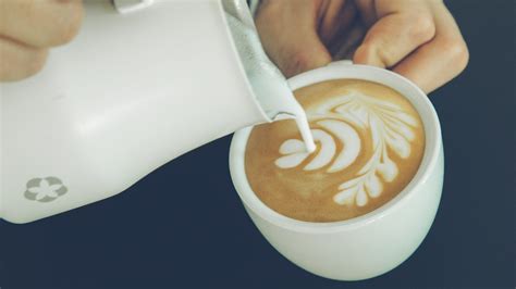 Cappuccino Italiano Come Prepararlo Bazzara Caffè