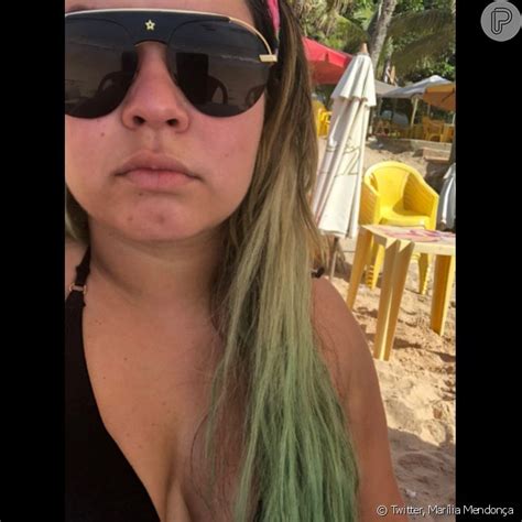 Mar Lia Mendon A Surge De Cabelo Pontas Verdes Em Foto Publicada Em