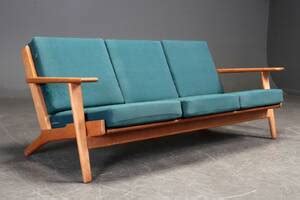 Slutpris för Hans J Wegner Tre pers sofa