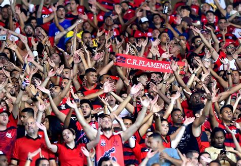 Torcida do Flamengo esgota ingressos para jogo contra o Ceará