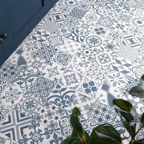 Sheet Vinyl Flooring in Blue and White Patchwork Patterned Tile Design ...