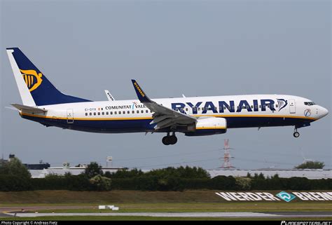 EI DYX Ryanair Boeing 737 8AS WL Photo By Andreas Fietz ID 301950