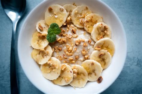 Dessert Con Muesli Alla Banana Ricotta Al Cacao E Granella Di Nocciole