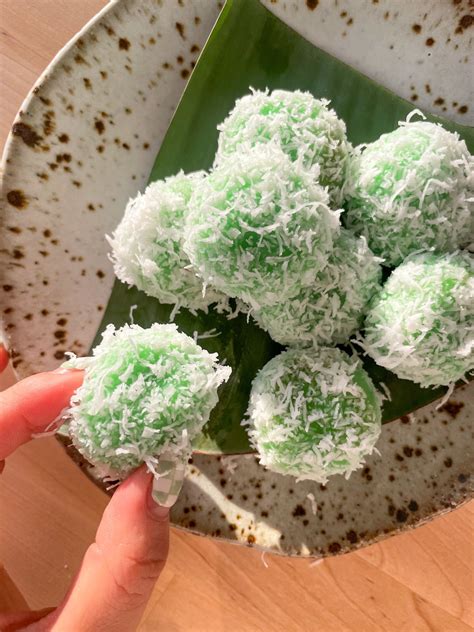 Klepon Indonesian Chewy Pandan Balls With Coconut Palm Sugar Coconut