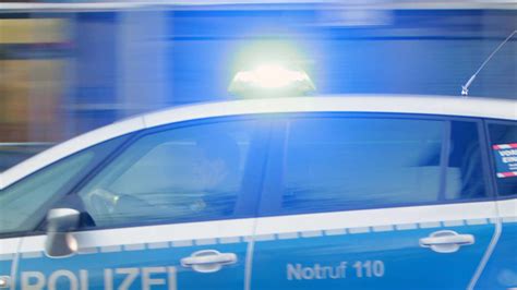 Erding 17 Jähriger rast im BMW vor Polizei davon