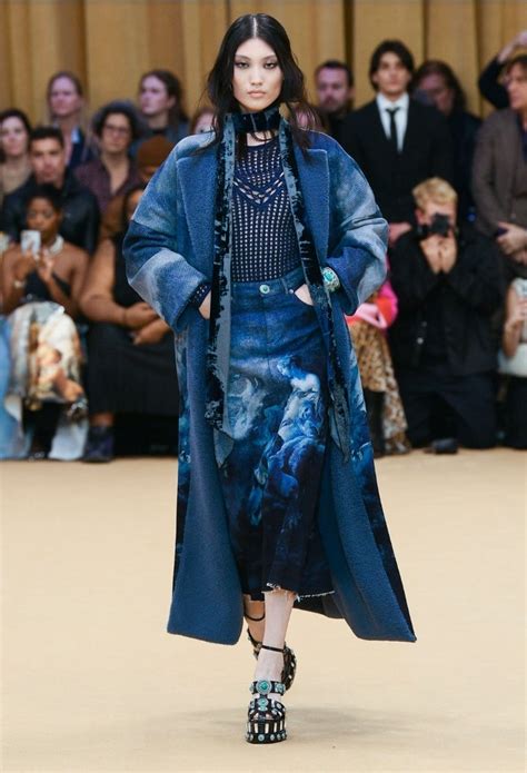 𝓓𝓸𝓷𝓷𝔂 on Twitter The blue looks at Roberto Cavalli FW2023 were my