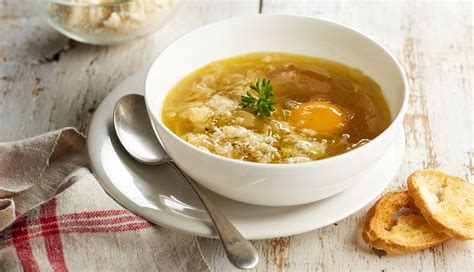 Sopa de cebolla clásica y deliciosa Nestlé Cocina