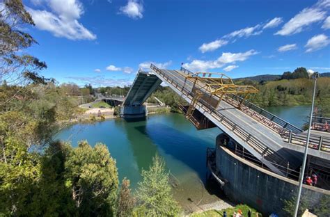 Programan cortes de tránsito en puente Cau Cau para avanzar en proyecto