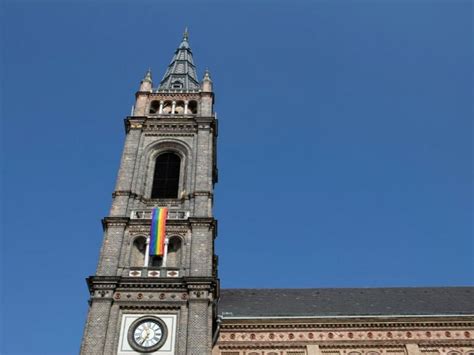 L Eglise Catholique autorise les bénédictions de couples homosexuels