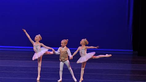 Marzipan Pas De Trios Triplets At 8 Years Old At Universal Ballet