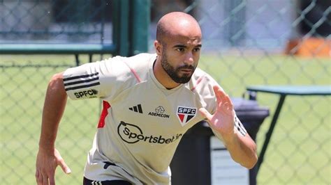 São Paulo Saiba qual a previsão do retorno de Lucas Moura CNN Brasil