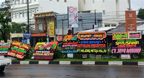 Grand Opening Toko Satu Sama Rusak Taman Median Tengah Poros Perintis