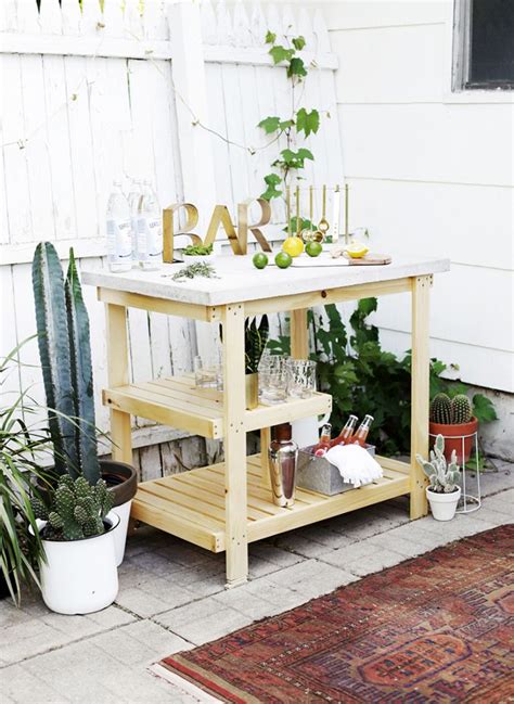 DIY Outdoor Table Ideas With Cool And Convenient Designs