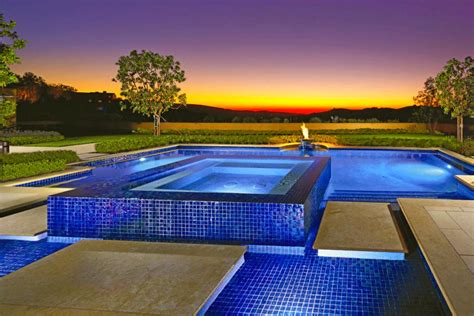 16 Landscape Ideas That Use Water Features | HGTV