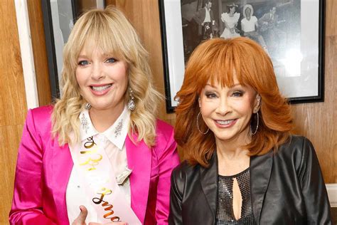 Reba McEntire And Melissa Peterman Talk Reuniting For Happy S Place