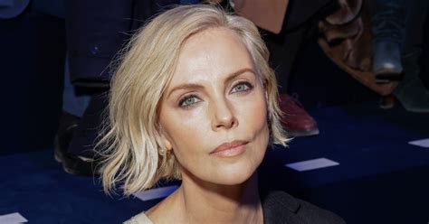 Charlize Theron dice no ai ritocchini Cosa mi è successo in faccia