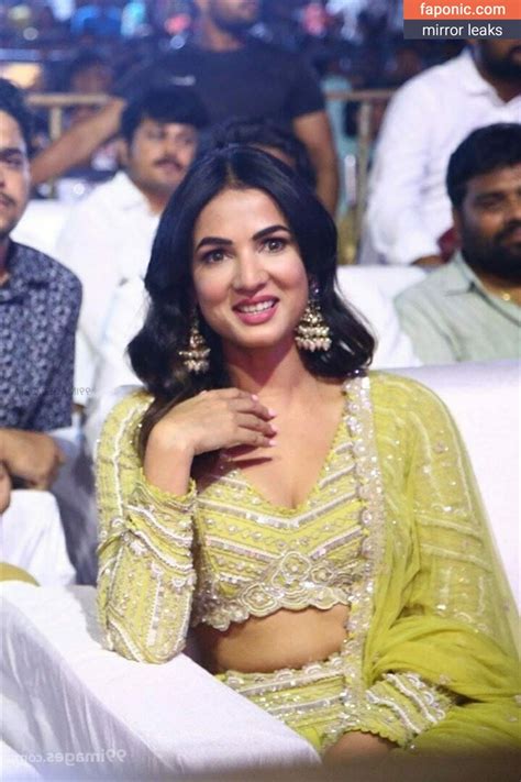 Sonal Chauhan Aka Sonalchauhan Nude Leaks Faponic