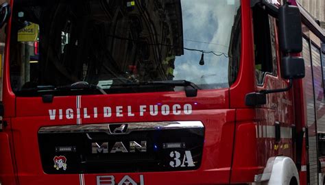 Vasto Incendio A Sassuolo In Zona Borgo Venezia Quattro Squadre Di