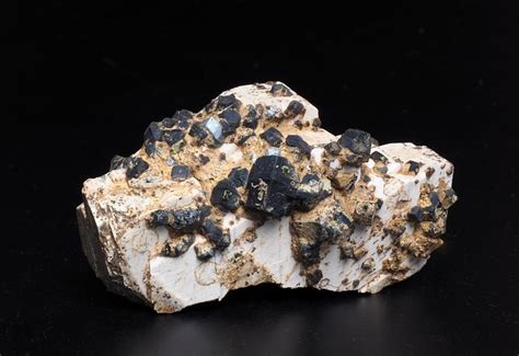 Andradite Cristalli Su Matrice 7 564 Cm 50 G Catawiki