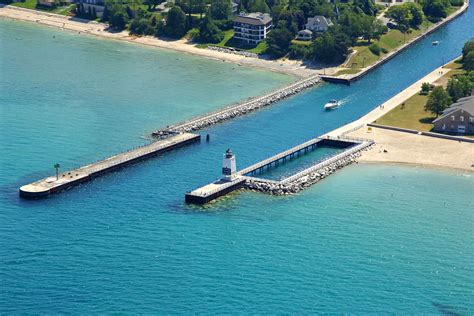 Charlevoix Pier Lighthouse in MI, United States - lighthouse Reviews ...