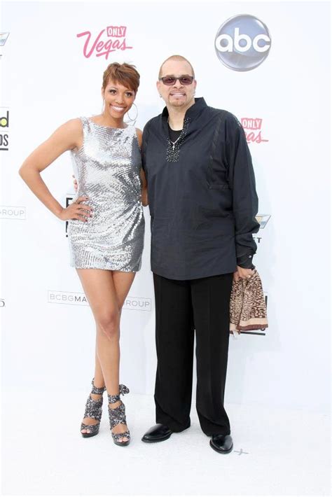 Sinbad 2025: Wife, net worth, tattoos, smoking & body facts - Taddlr