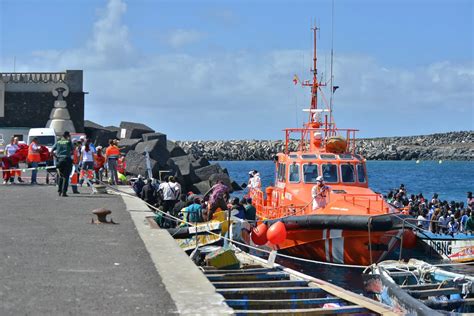 Llegan 1157 Migrantes A Canarias En 24 Horas Casi Mil A El Hierro Público