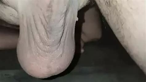 Amateur Handjob Zieht An Seinen Eiern XHamster