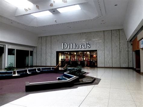 Eerie Photos Of The Old And Mostly Abandoned Euclid Square Mall