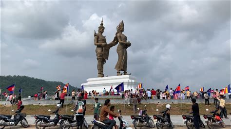 Preah Thong Neang Neak Statue Famous Place For Tourists In