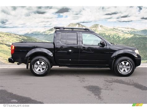 Super Black Nissan Frontier Pro X Crew Cab X Exterior Photo