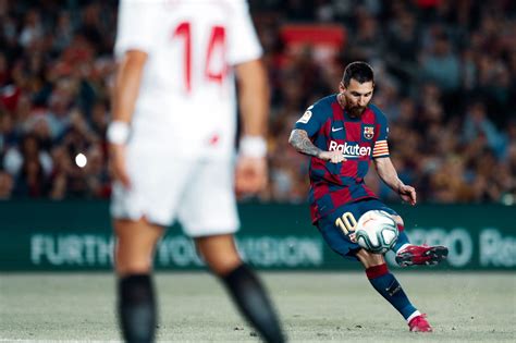 The art of a Lionel Messi free-kick | Barca Universal