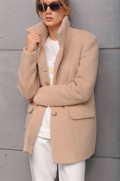 Купить женские пальто NUDE бежевый Описание фото цена