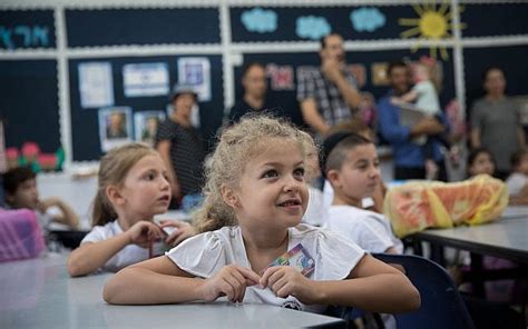 2.3 million Israeli kids back in class as school year begins | The ...