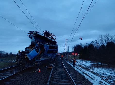 Czechy tragedia na przejeździe kolejowym ZDJĘCIA