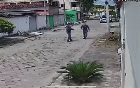 Câmera de segurança flagra policial executando jovem algemado em Pedro