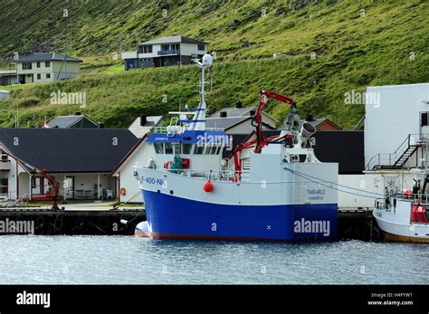 Skarsvag Noruega Un Buque De Pesca Fotograf A De Stock Alamy