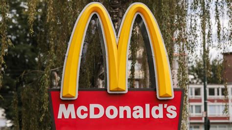 Shocked mum finds McDonald’s ketchup dispenser filled with ‘up to 40 ...