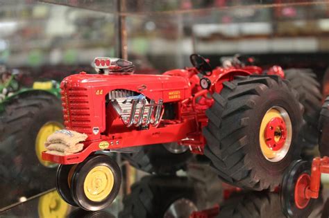 Custom Built 1/16 Scale Pulling Tractors - Antique Tractor Blog