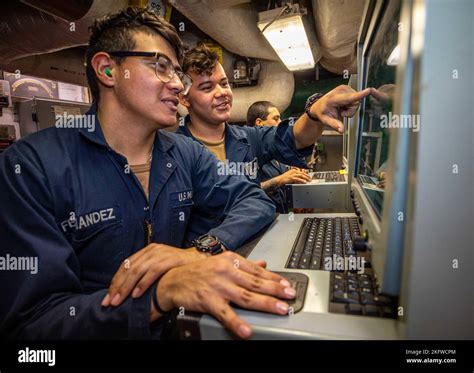 Philippine Sea Oct Sailors Conduct Watch Standing Training