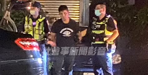 影 台中囂張毒蟲民宅鬧事！拒檢還開車衝撞警車 勇警破窗壓制逮人 中天新聞網