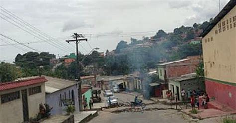 G1 Moradores Bloqueiam Rua Em Protesto Após 3 Dias Sem Energia Em