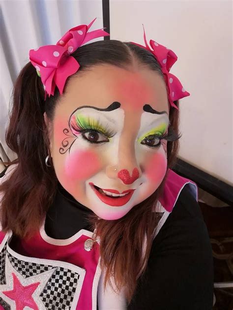 Pin By Jojo Amai On Clowns Female Clown Clown Face Makeup