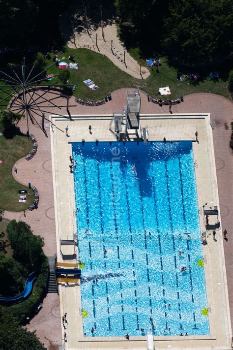 Braunschweig Aus Der Vogelperspektive Schwimmbecken Des Freibades